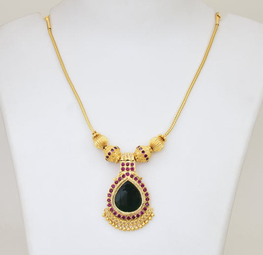 Majestic Green Palakka Droplet Locket with Chain - Y031328