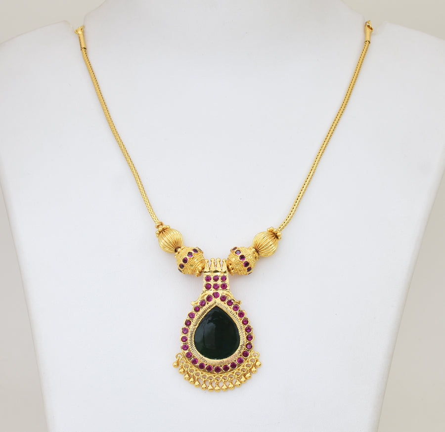 Majestic Green Palakka Droplet Locket with Chain - Y031328