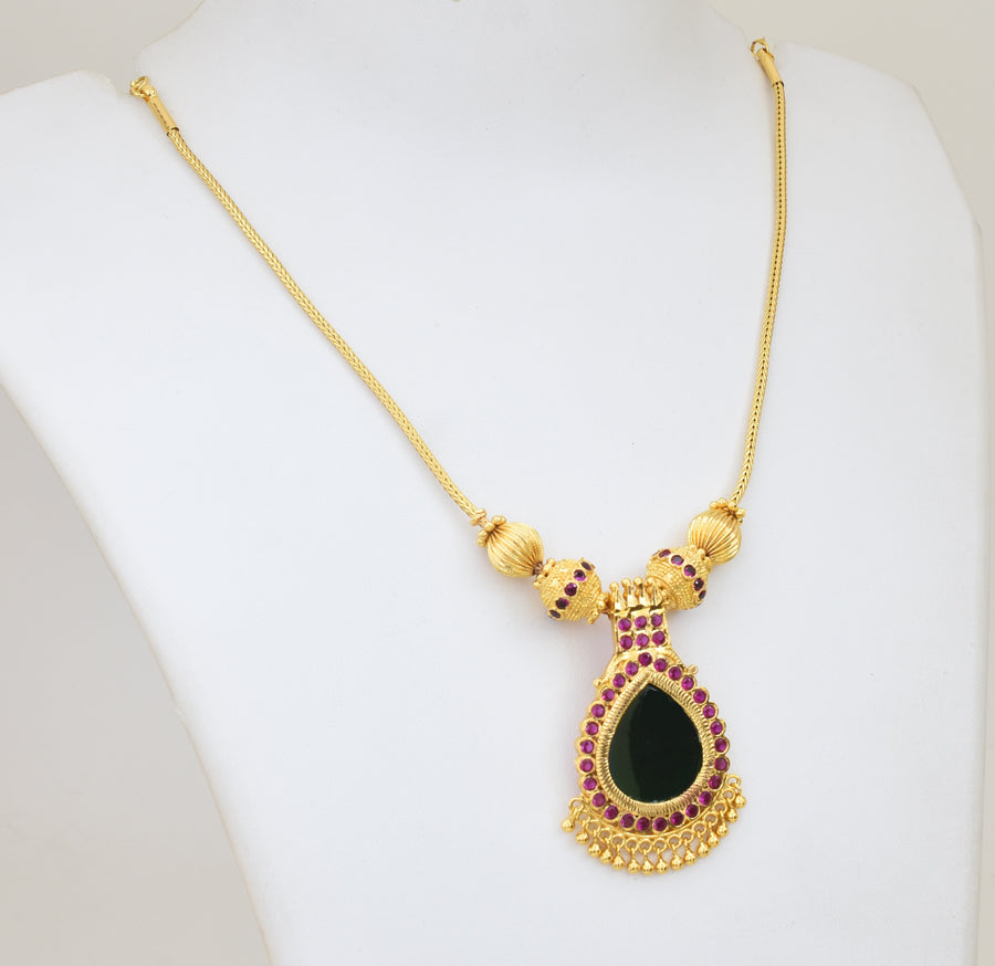 Majestic Green Palakka Droplet Locket with Chain - Y031328