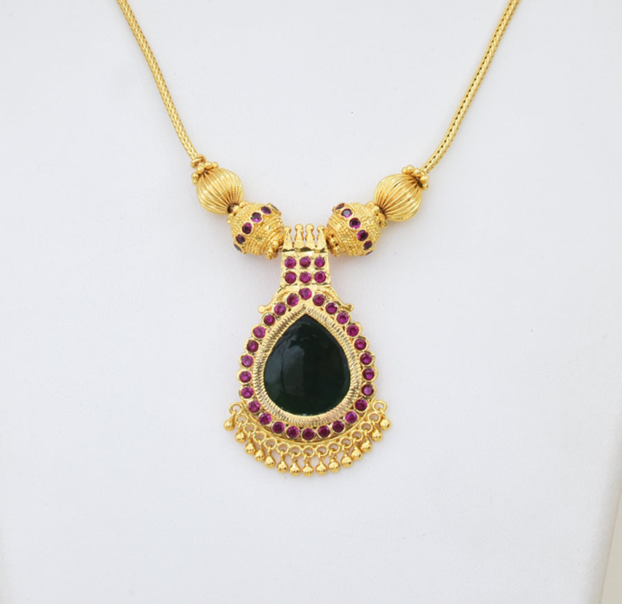 Majestic Green Palakka Droplet Locket with Chain - Y031328