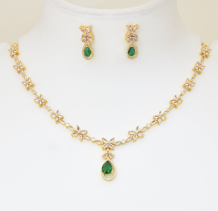 White Green Estrella Necklace with Dangler - Y101387
