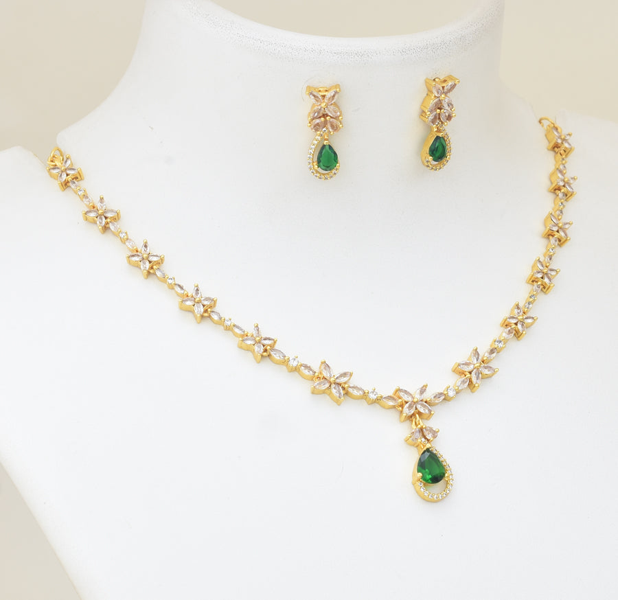 White Green Estrella Necklace with Dangler - Y101387