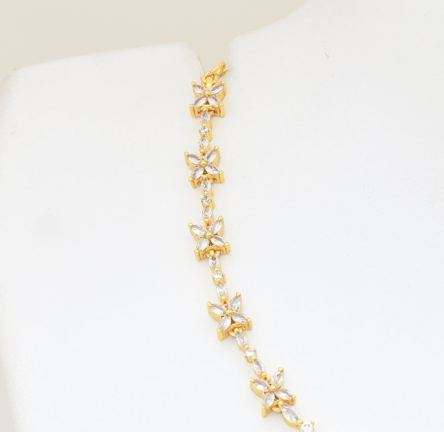 White Green Estrella Necklace with Dangler - Y101387