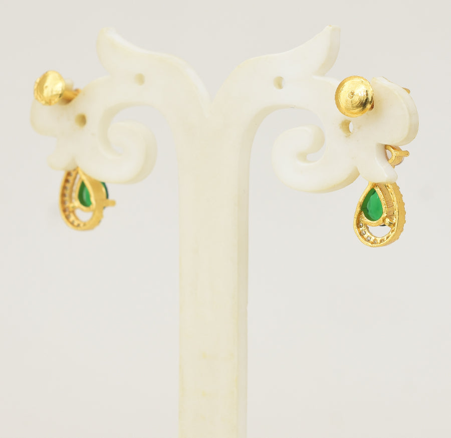 White Green Estrella Necklace with Dangler - Y101387