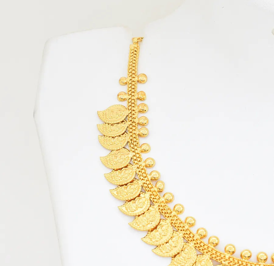 Lakshmi Leafy Short Necklace - X021083