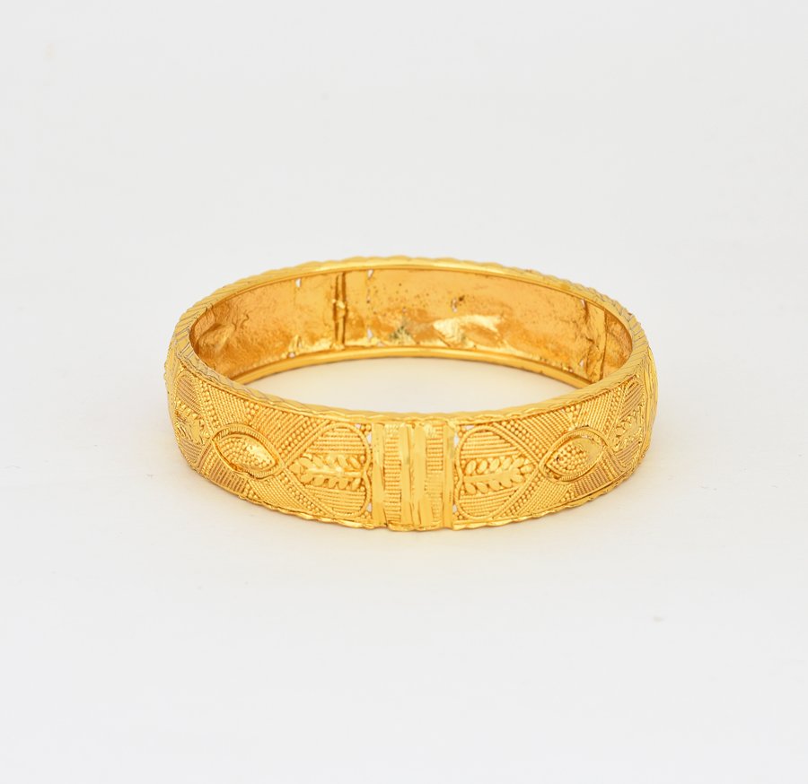 Danika Medium Broad Bangle - V04451