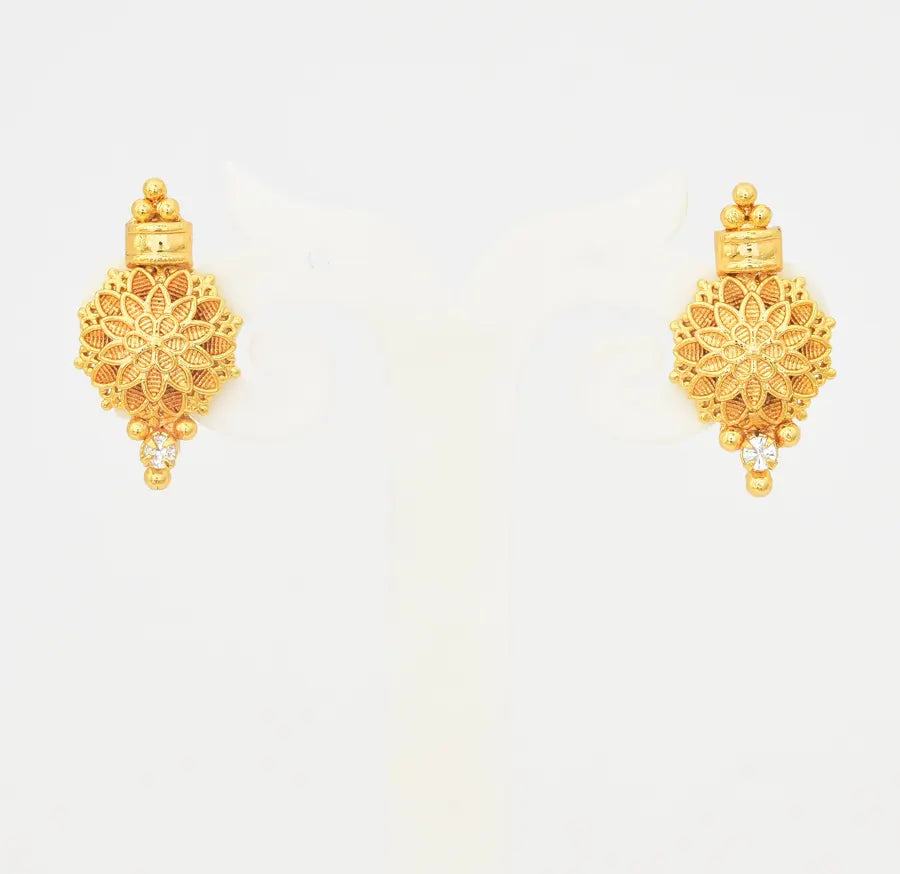 Matte White Daisy Flower Stud - U0939