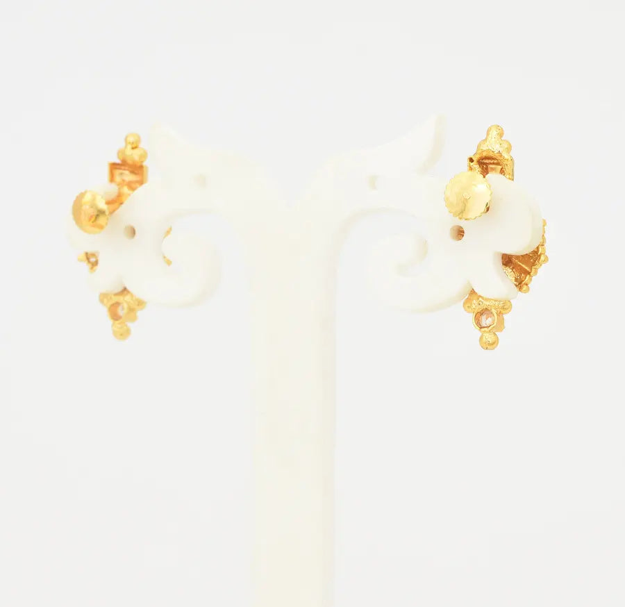 Matte White Daisy Flower Stud - U0939