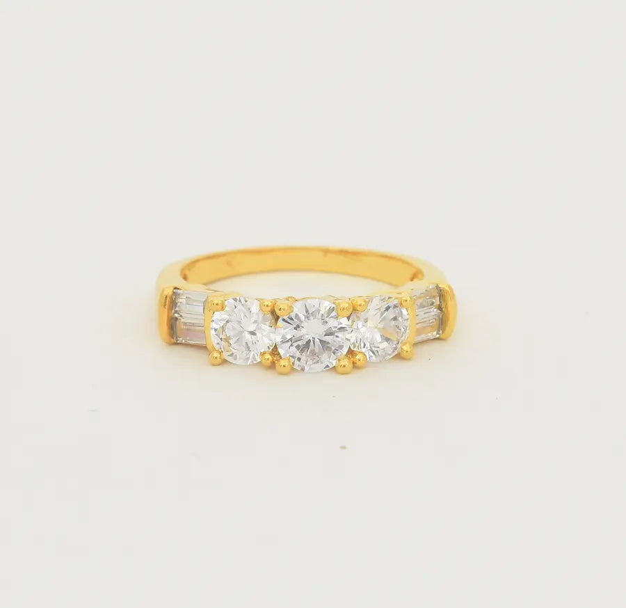 Big White Risa Ring - U10132
