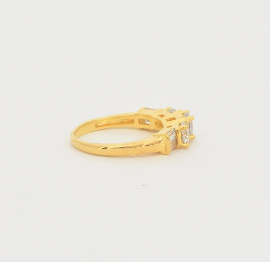 Big White Risa Ring - U10132