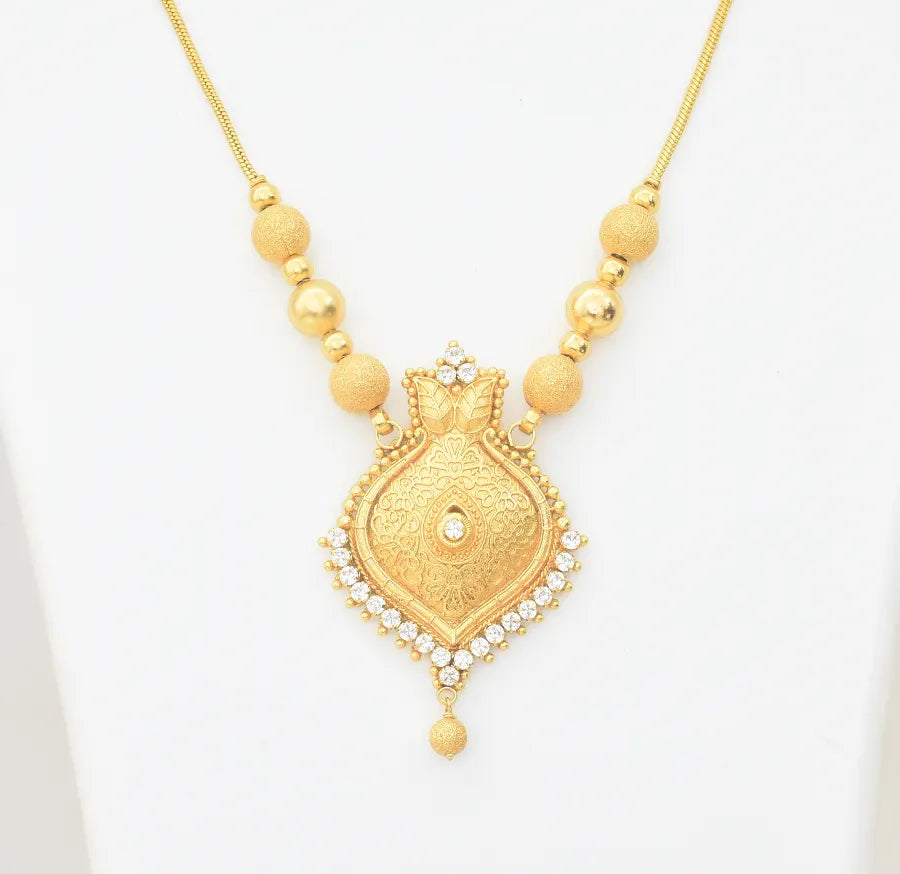 Matte White Ojas Necklace - U09116
