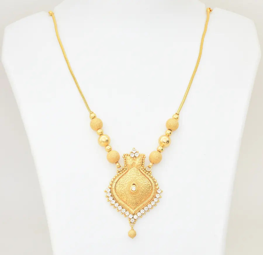 Matte White Ojas Necklace - U09116