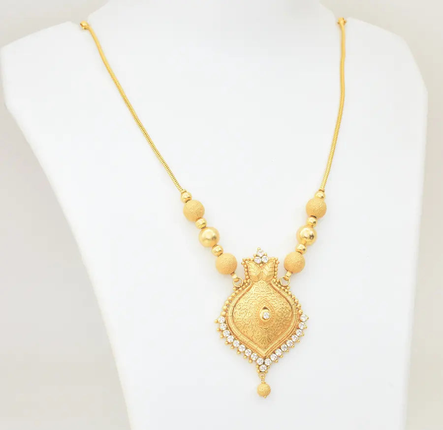 Matte White Ojas Necklace - U09116