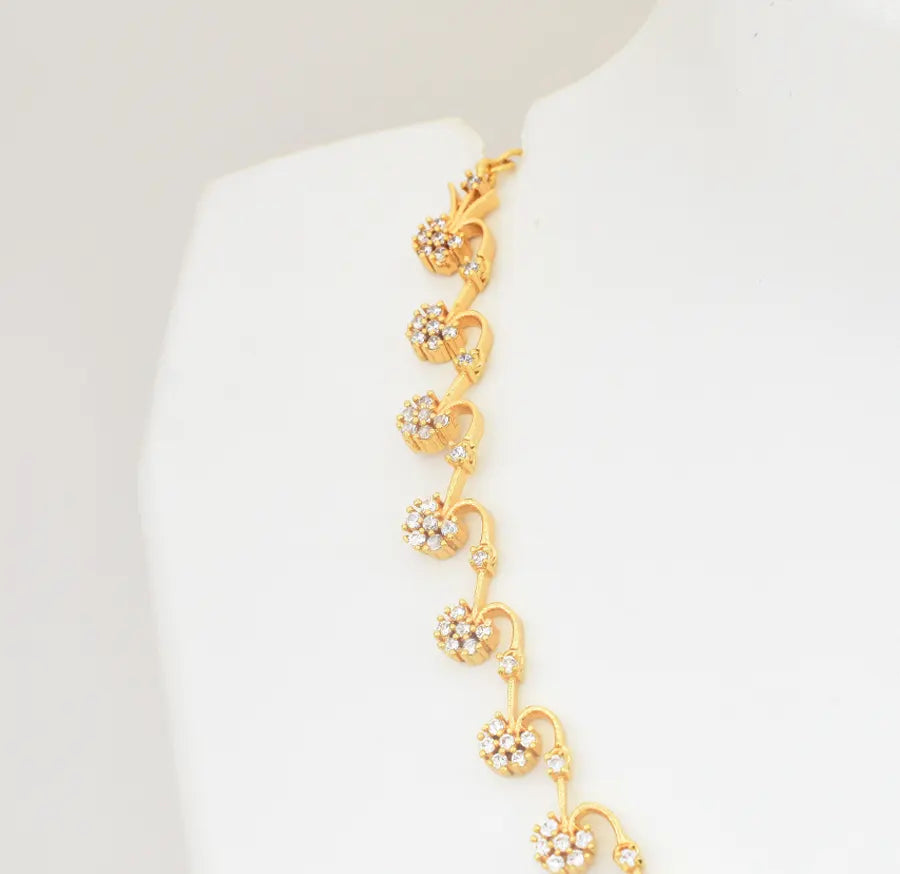 White Bloom Necklace - U10161