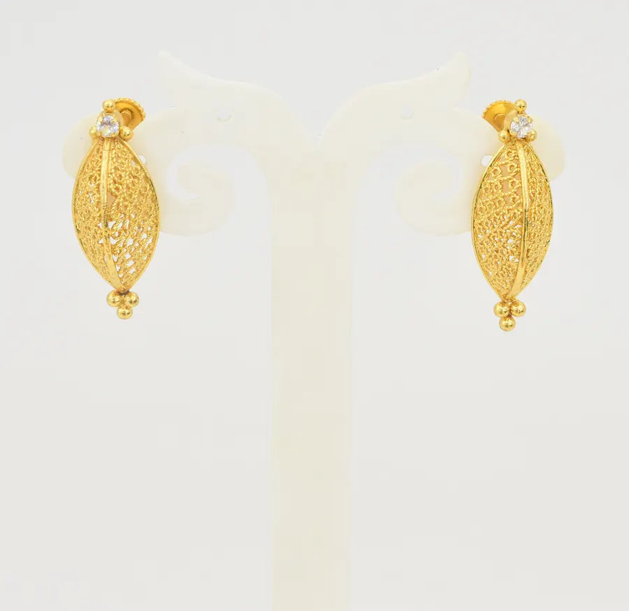 White Elica Stud - U10170