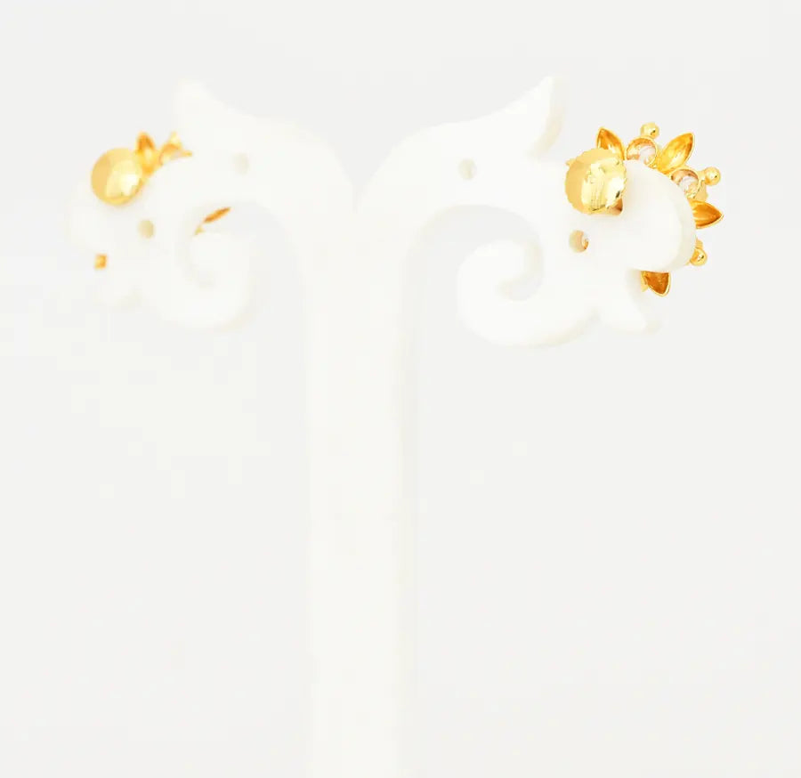 White Advik Stud - V05527