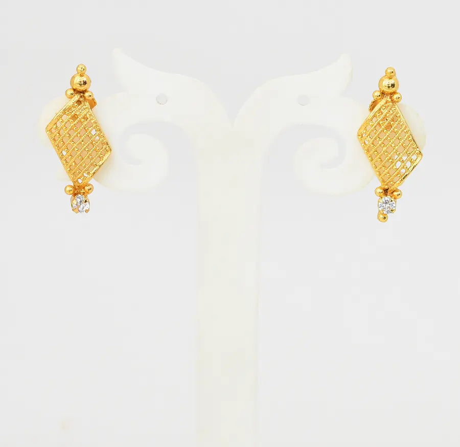 White Raffia Stud - V08630