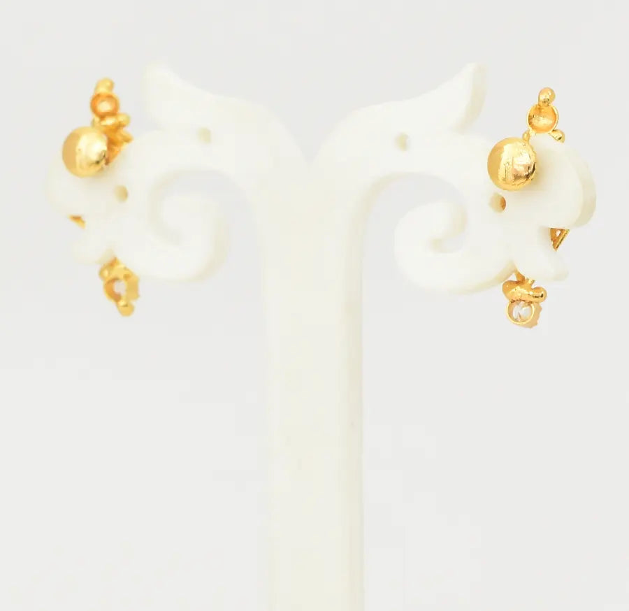 White Raffia Stud - V08630